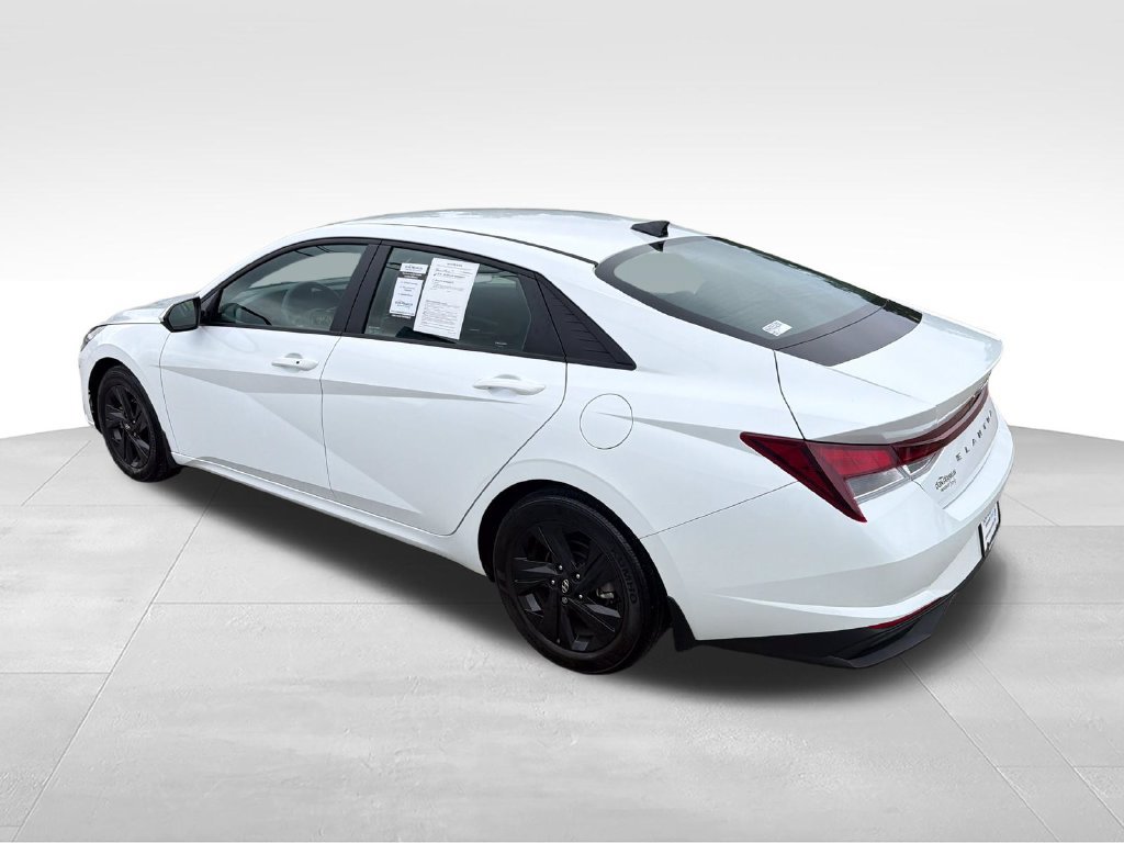 Used 2022 Hyundai Elantra SEL FWD image 3