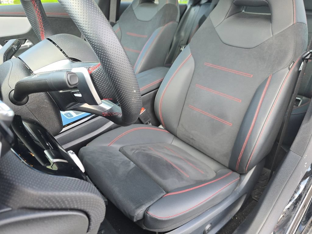 Used 2024 Mercedes-Benz CLA 250 4MATIC image 23