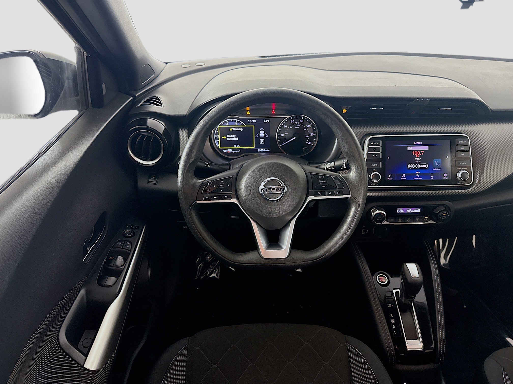 Used 2018 Nissan Kicks SV FWD image 17