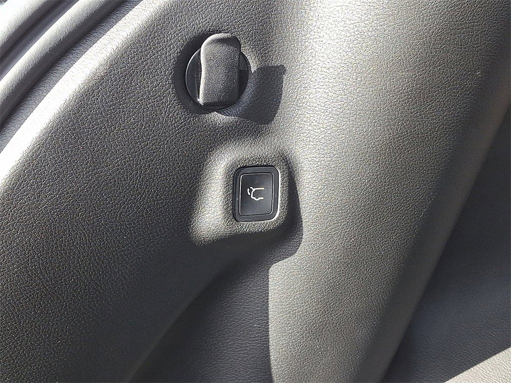 Used 2024 Jeep Compass Latitude w/ Convenience Group image 28