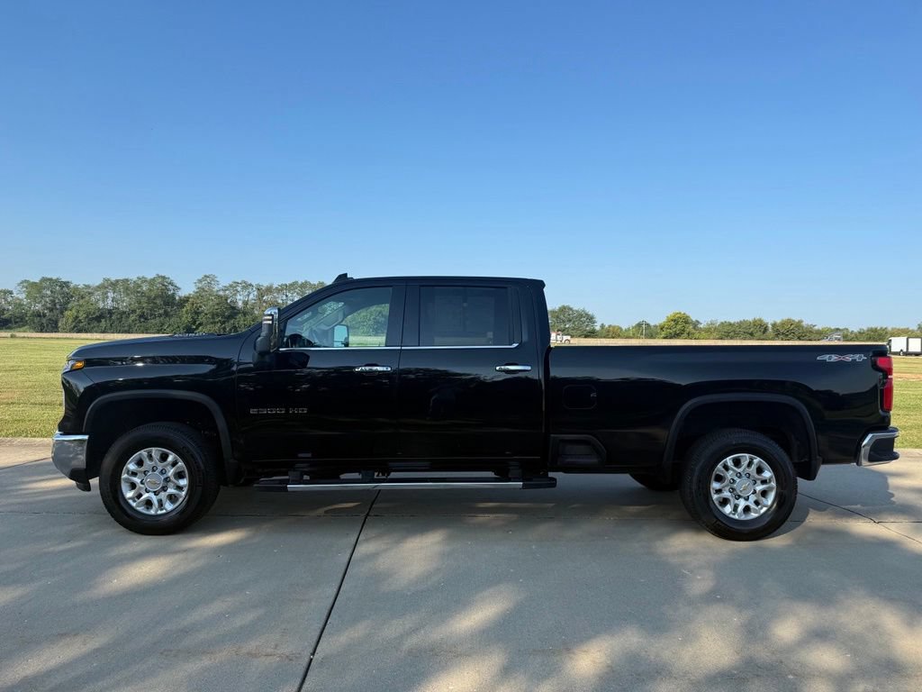 Used 2026 Chevrolet Silverado 2500 LTZ w/ LTZ Premium Package AWD/4WD image 10