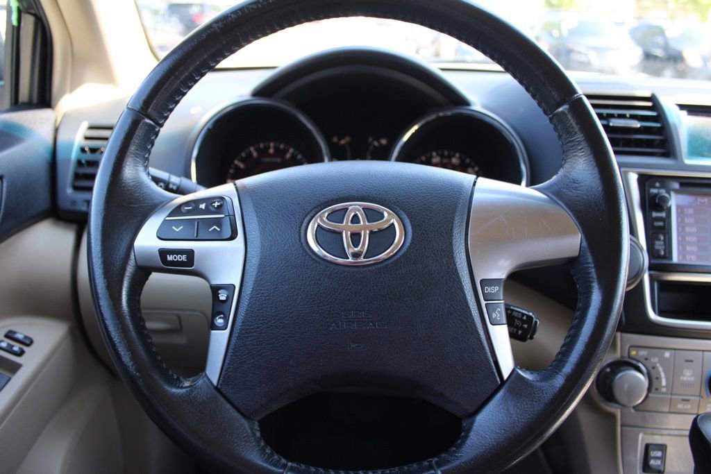 Used 2013 Toyota Highlander SE AWD/4WD image 31