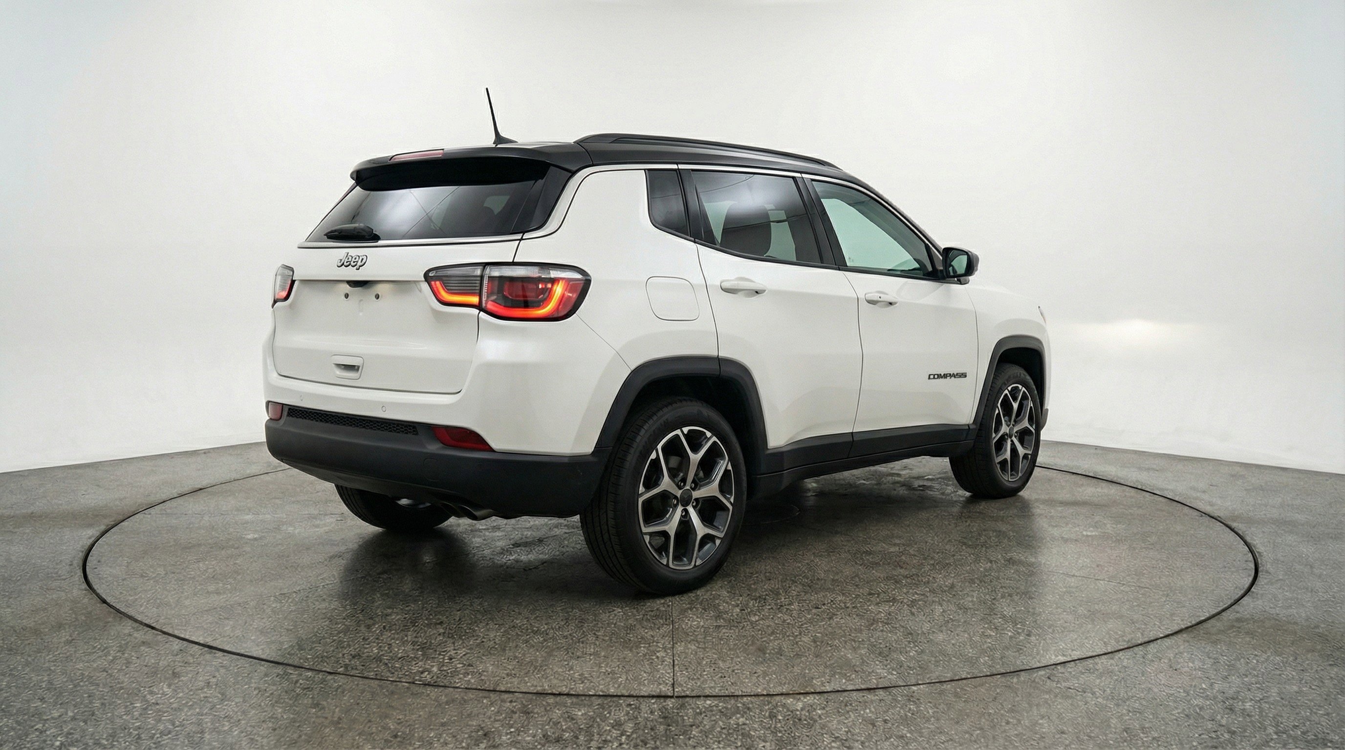 Used 2025 Jeep Compass Limited AWD/4WD image 9