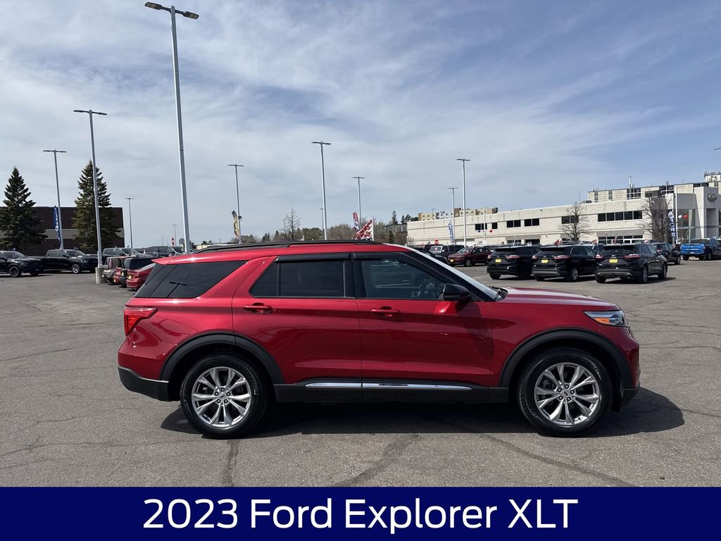 Used 2023 Ford Explorer XLT w/ Equipment Group 202A AWD/4WD image 6