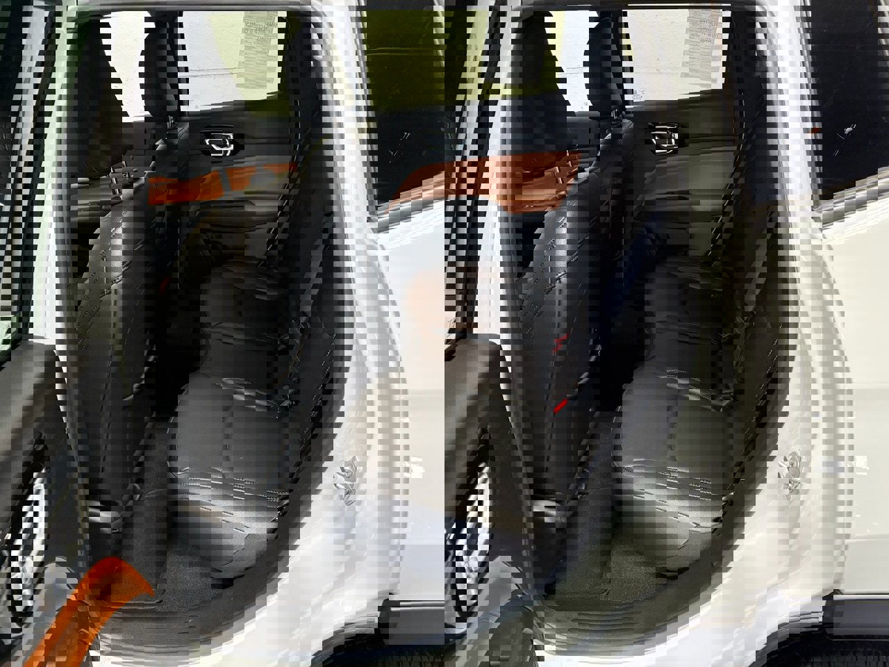 Used 2025 Jeep Compass Limited image 10