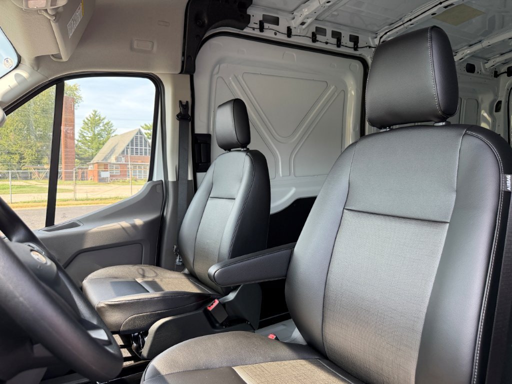New 2026 Ford Transit 250 148 Medium Roof RWD image 13