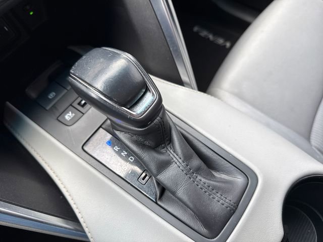 Used 2021 Toyota Venza LE w/ Carpet Mat Package (TMS) AWD/4WD image 30