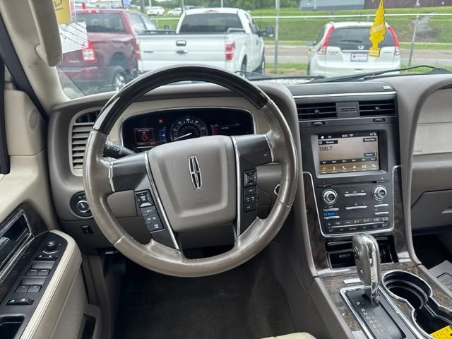 Used 2017 Lincoln Navigator Select AWD/4WD image 17
