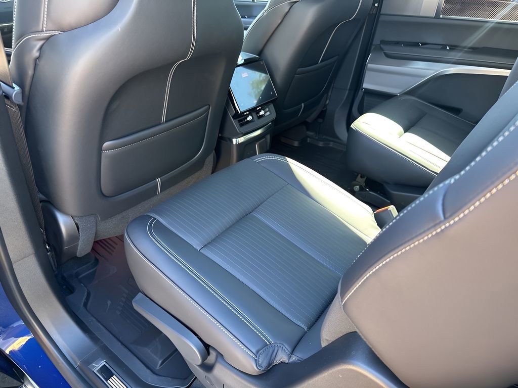 New 2026 Cadillac Vistiq Sport w/ LPO, Floor Liner Package image 20
