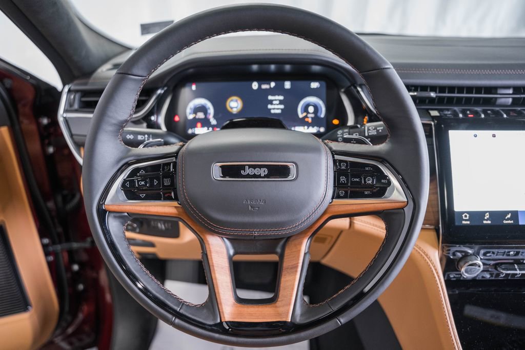 New 2025 Jeep Grand Cherokee Summit image 32