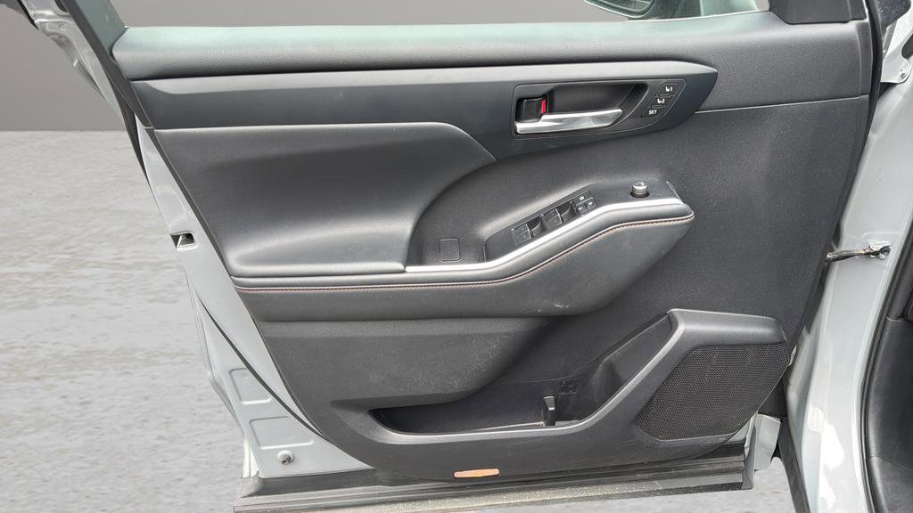 Used 2022 Toyota Highlander Bronze Edition image 10