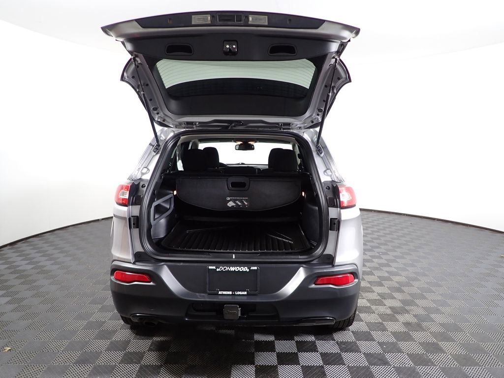 Used 2017 Jeep Cherokee Sport w/ Cold Weather Group image 16