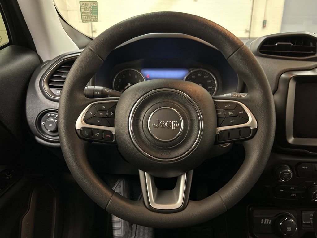 Used 2023 Jeep Renegade Latitude image 17