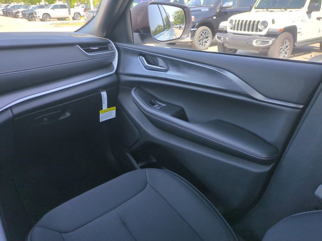 New 2025 Jeep Grand Cherokee Laredo RWD image 17