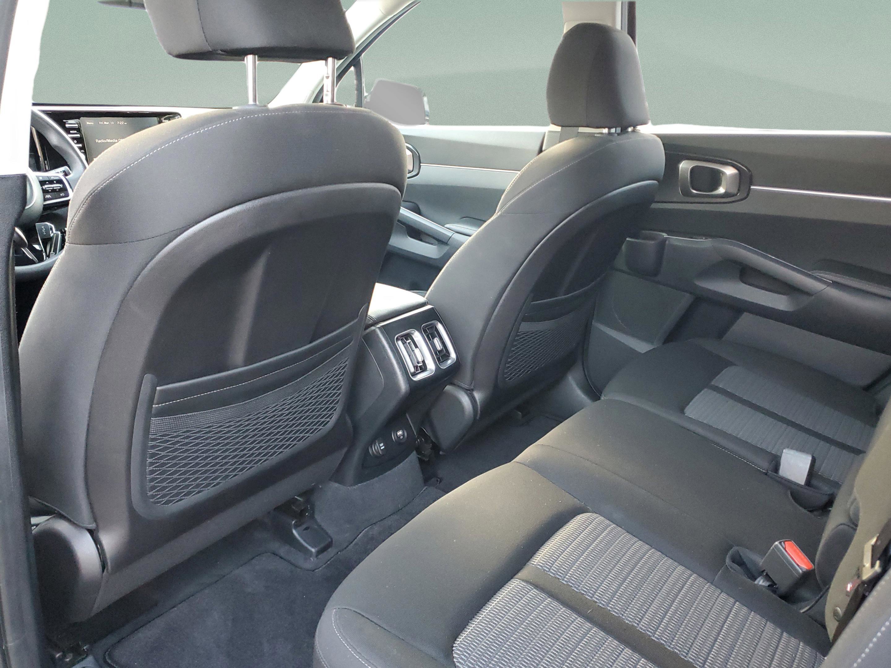 Certified 2023 Kia Sorento LX image 9