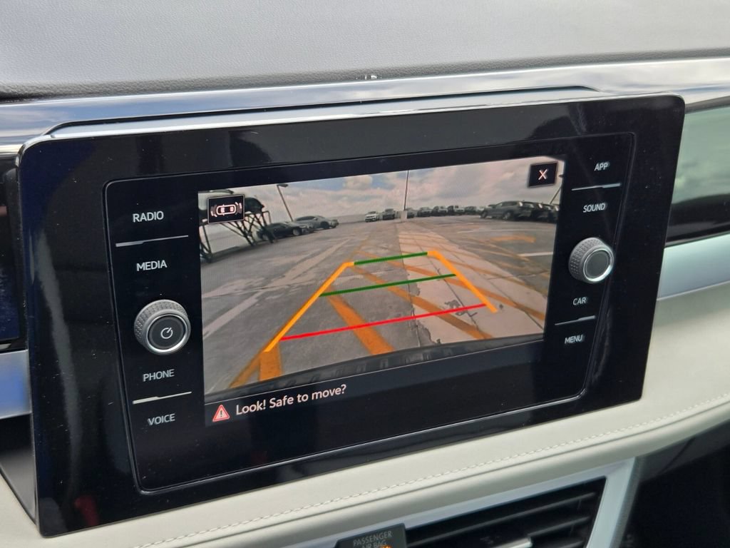 New 2026 Volkswagen Taos SE FWD image 10