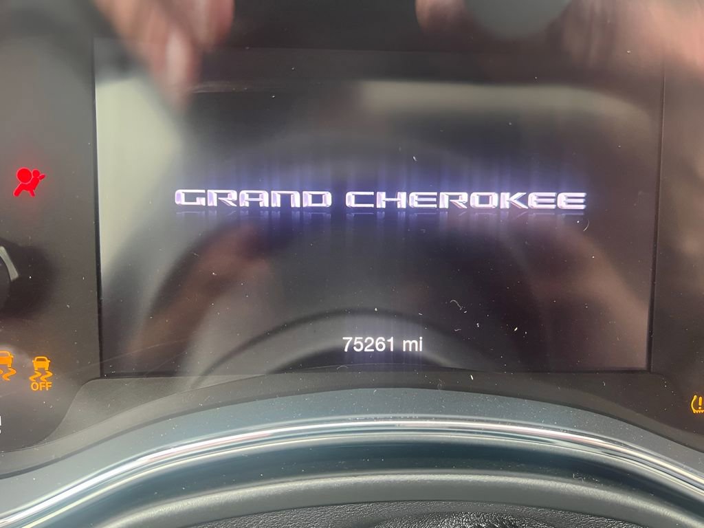 Used 2019 Jeep Grand Cherokee Altitude AWD/4WD image 13
