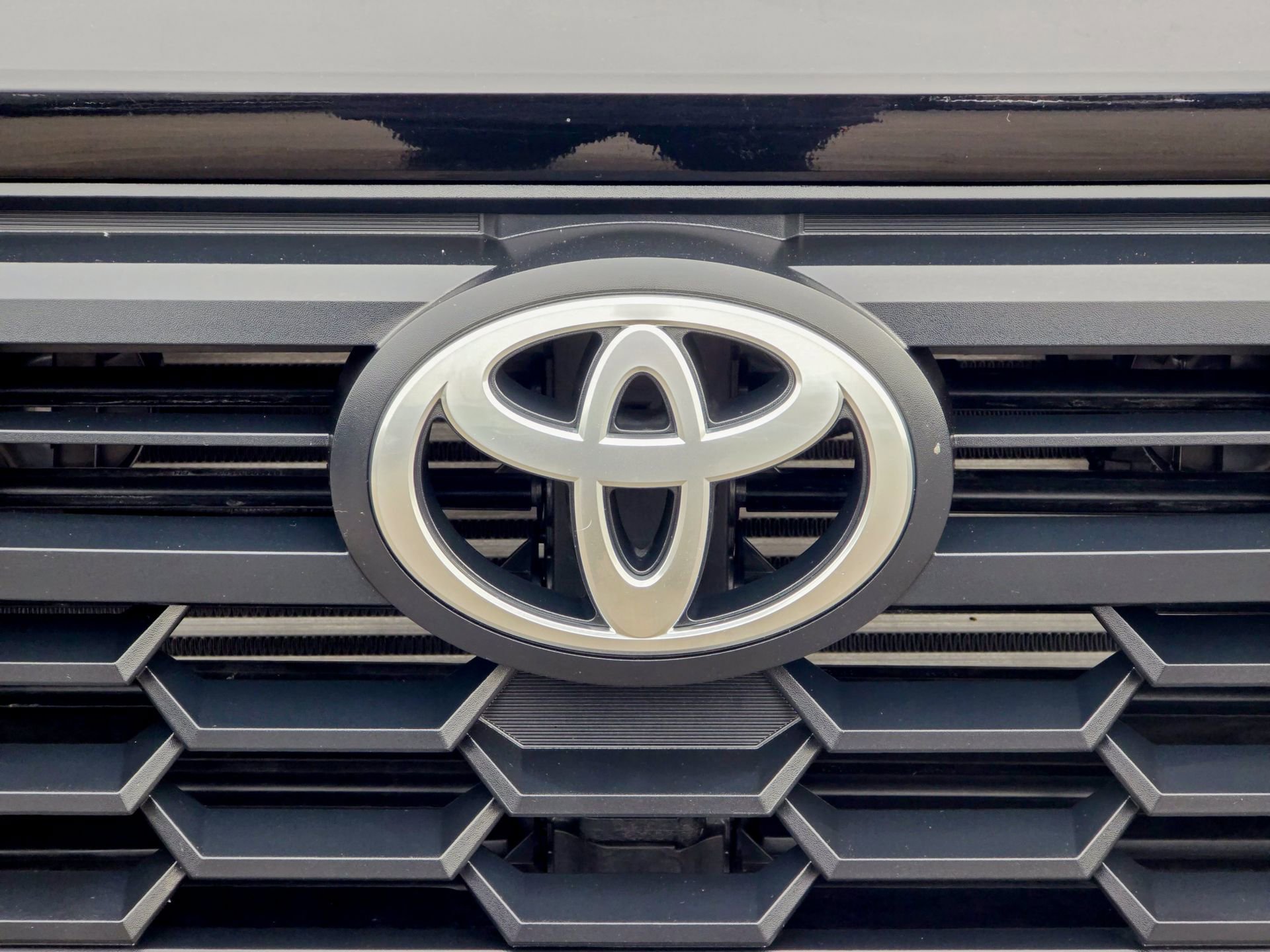 Used 2024 Toyota Tacoma TRD Off-Road image 3