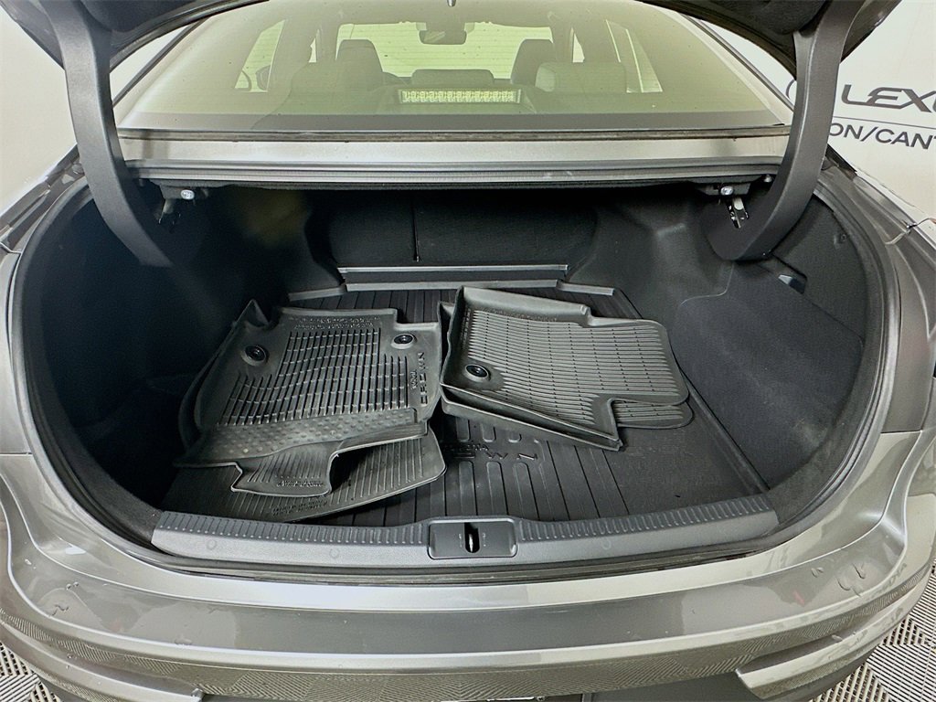 Used 2023 Toyota Crown XLE image 27