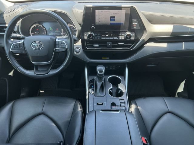 Used 2023 Toyota Highlander XLE FWD image 17