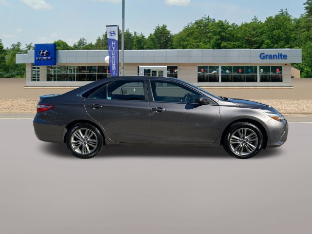 Used 2017 Toyota Camry SE w/ Moonroof Package FWD image 6