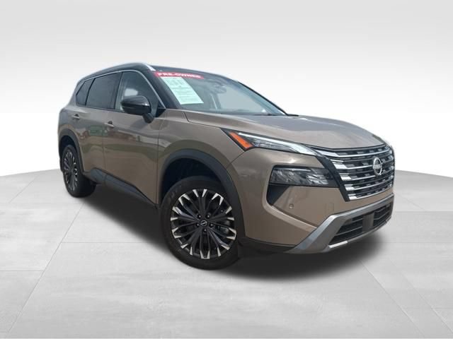 Used 2025 Nissan Rogue SL w/ Tech Package AWD/4WD image 2