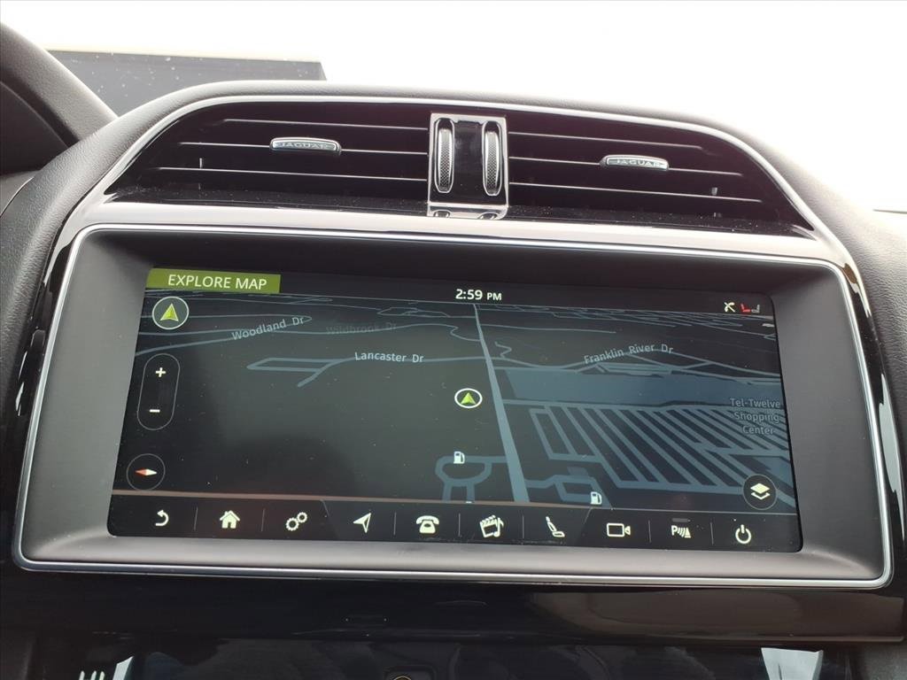 Used 2020 Jaguar F-PACE Premium image 18