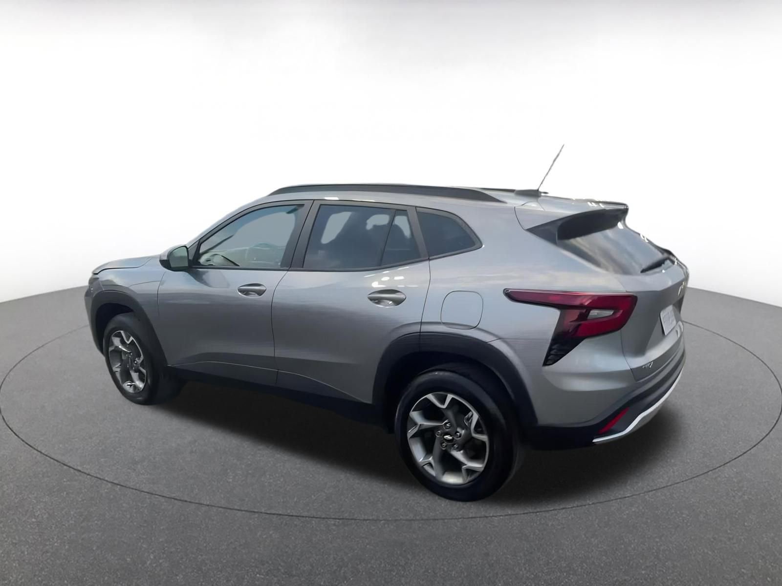 Used 2025 Chevrolet Trax LT image 10