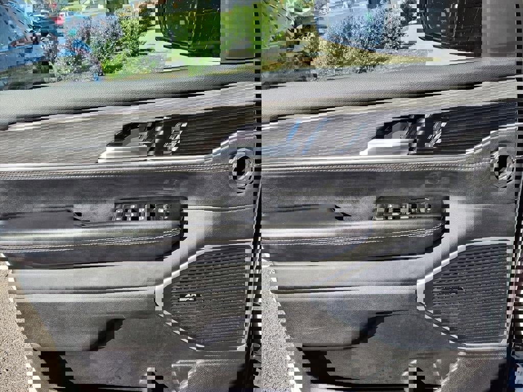 Used 2024 Jeep Wagoneer L Series II w/ Premium Group I image 18