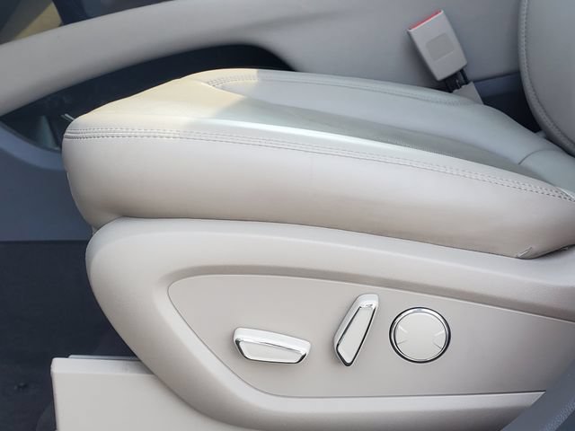 Used 2023 Lincoln Nautilus Reserve AWD/4WD image 6