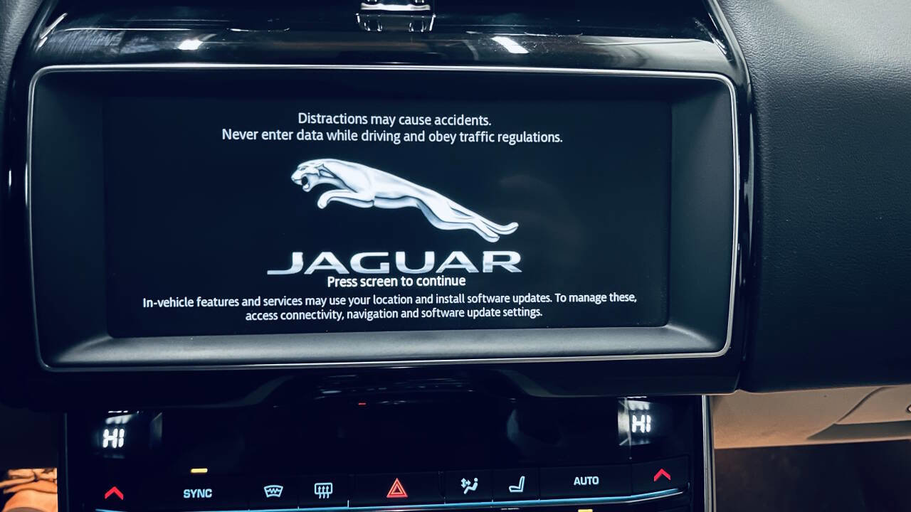 Used 2019 Jaguar XE Prestige image 38