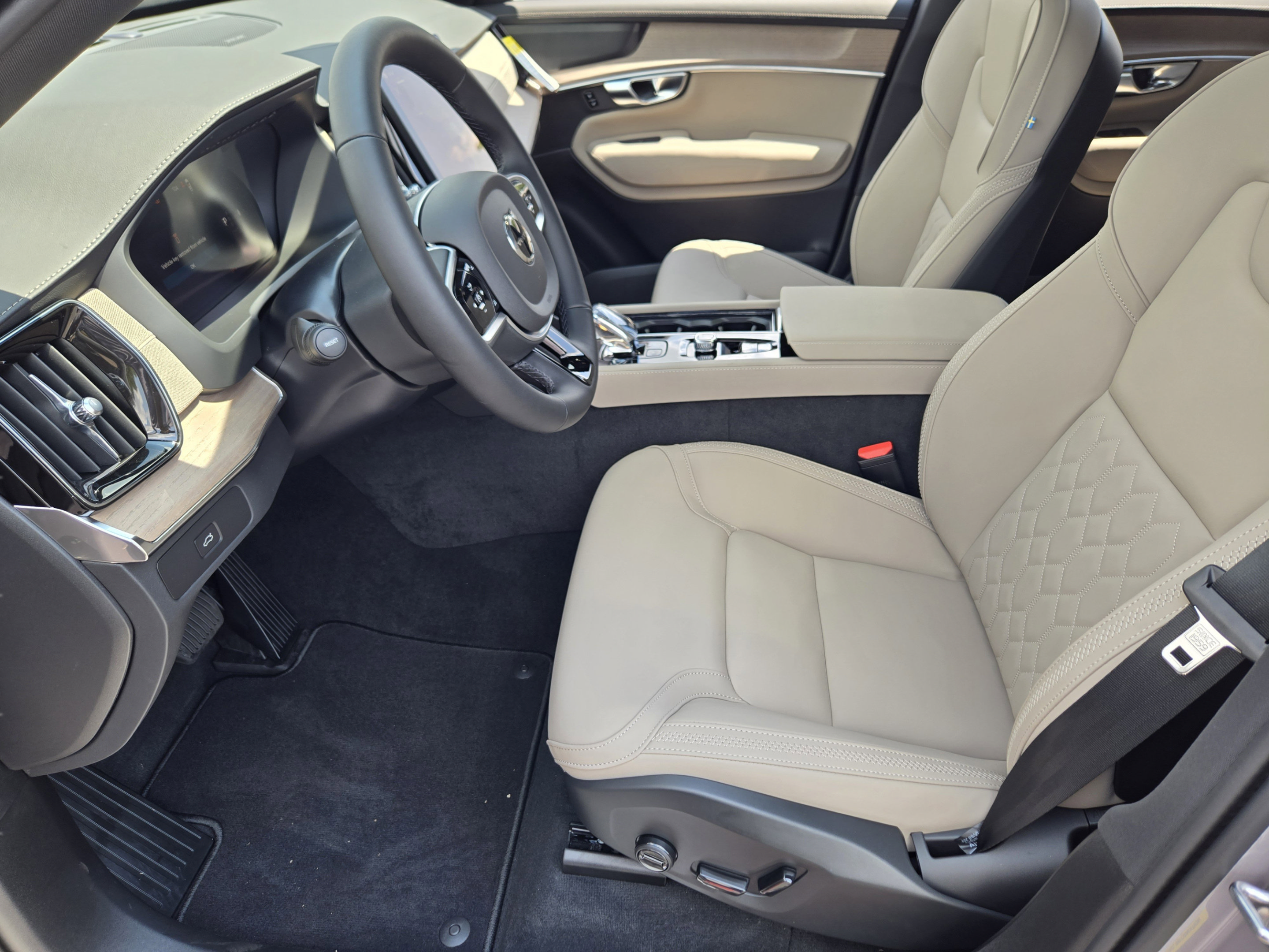 Used 2026 Volvo XC90 B6 Plus w/ Protection Package Premier AWD/4WD image 11