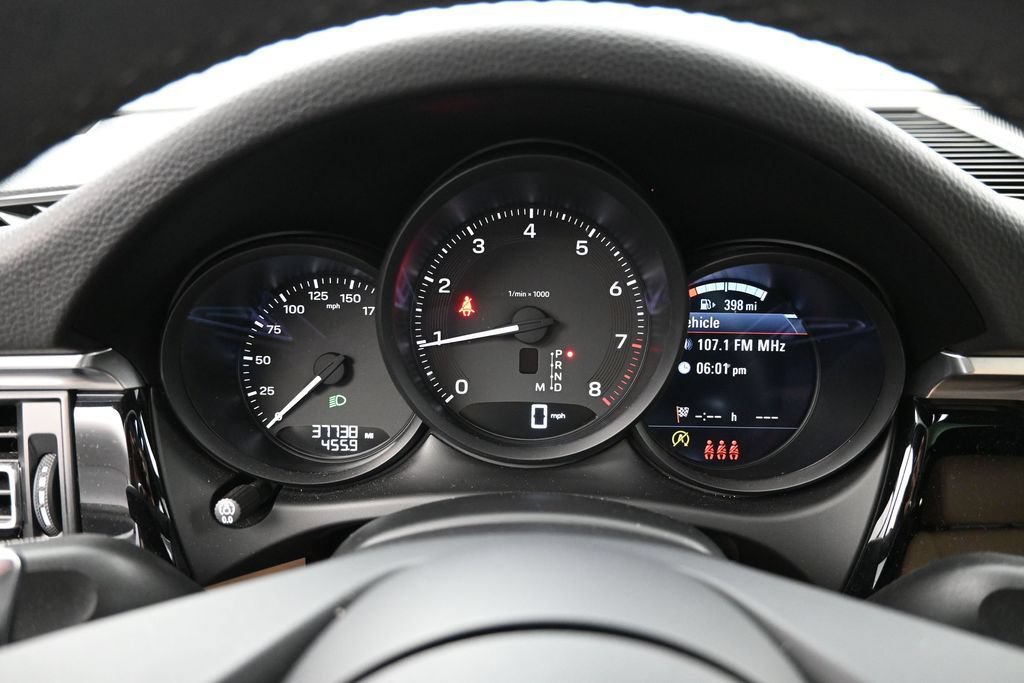 Certified 2023 Porsche Macan AWD/4WD image 12
