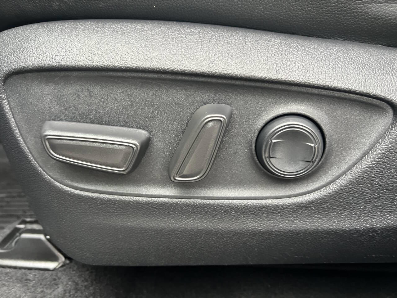 Used 2021 Toyota Highlander XLE image 12