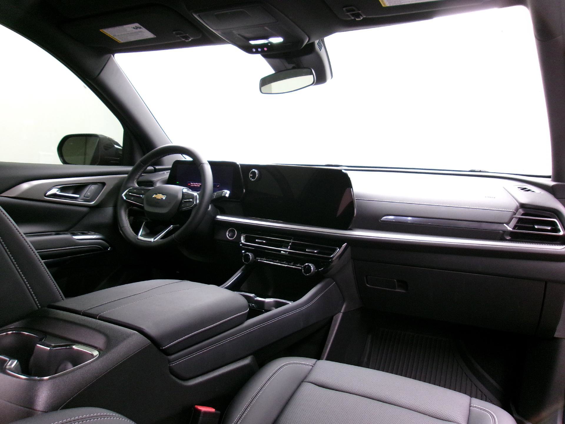 Certified 2025 Chevrolet Traverse LT w/ Driver Confidence Package image 3