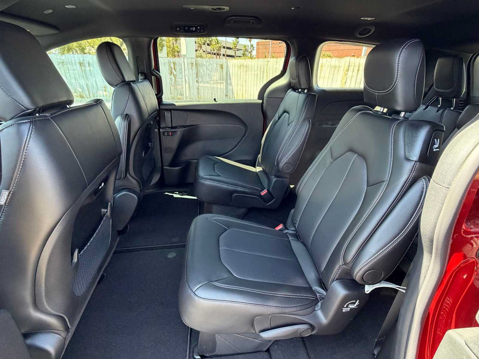 New 2026 Chrysler Pacifica Select AWD/4WD image 26
