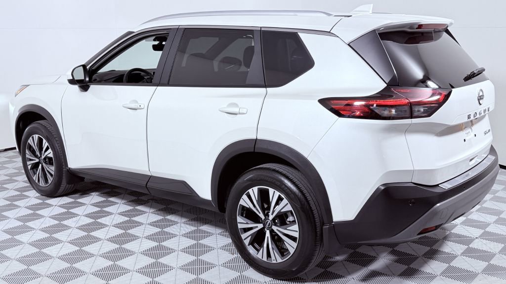 Used 2023 Nissan Rogue SV w/ SV Premium B Package image 5