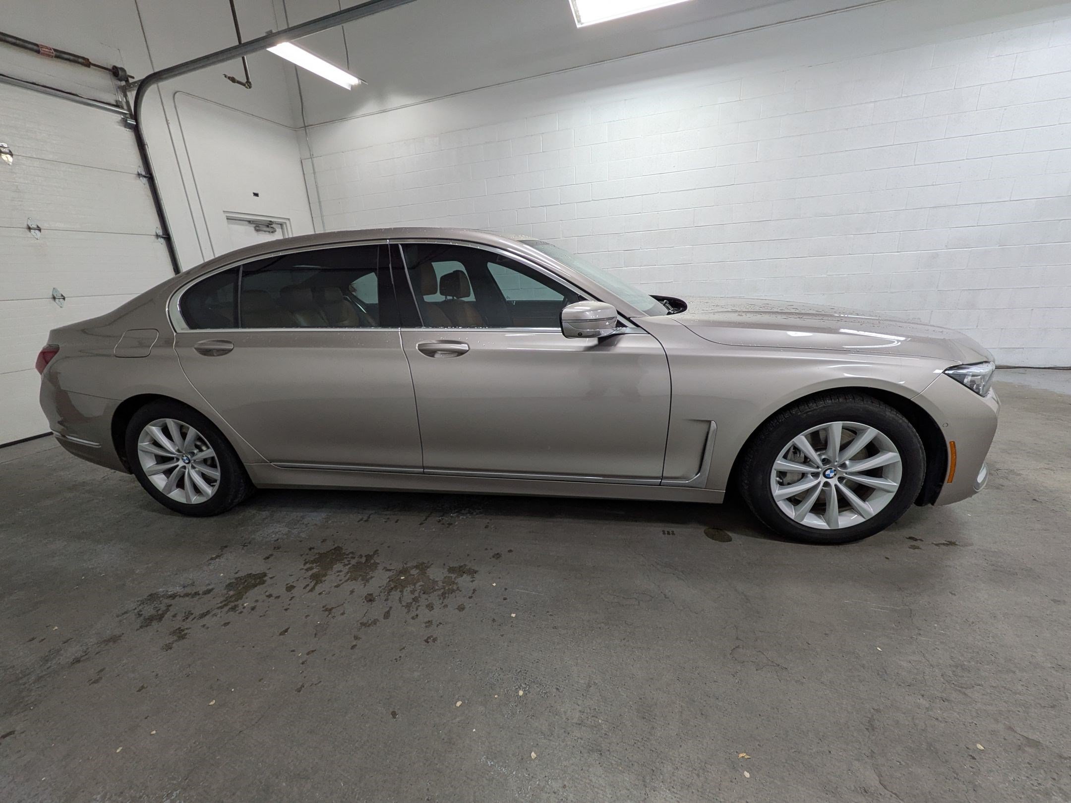 Used 2020 BMW 750i xDrive w/ Interior Design Package AWD/4WD image 3