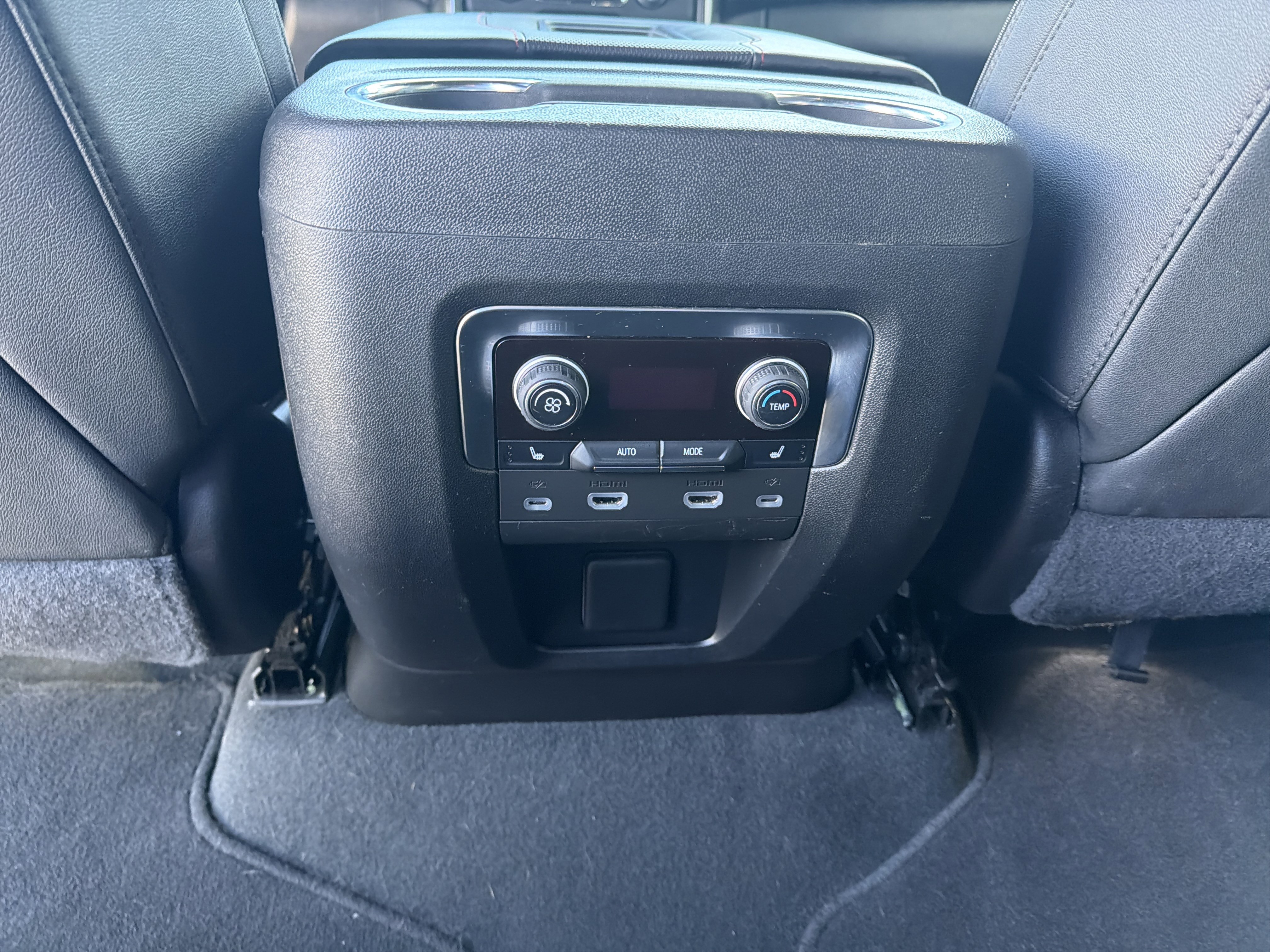 Used 2024 Chevrolet Suburban RST w/ Luxury Package AWD/4WD image 28