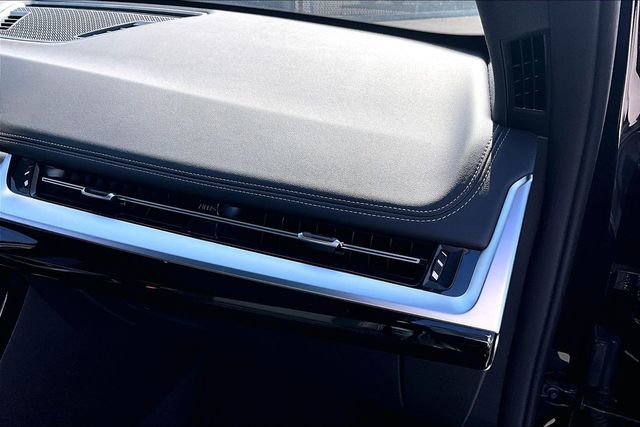 Used 2025 BMW X1 xDrive28i w/ Technology Package image 16