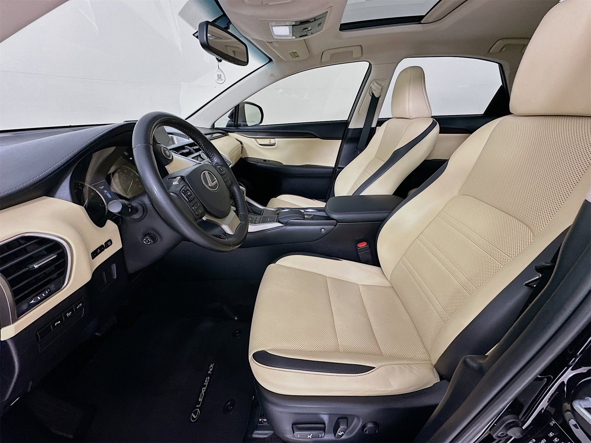 Used 2017 Lexus NX 200t FWD image 22