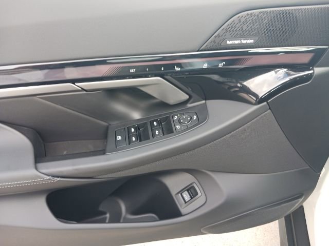 New 2024 BMW i5 eDrive40i w/ Convenience Package image 20