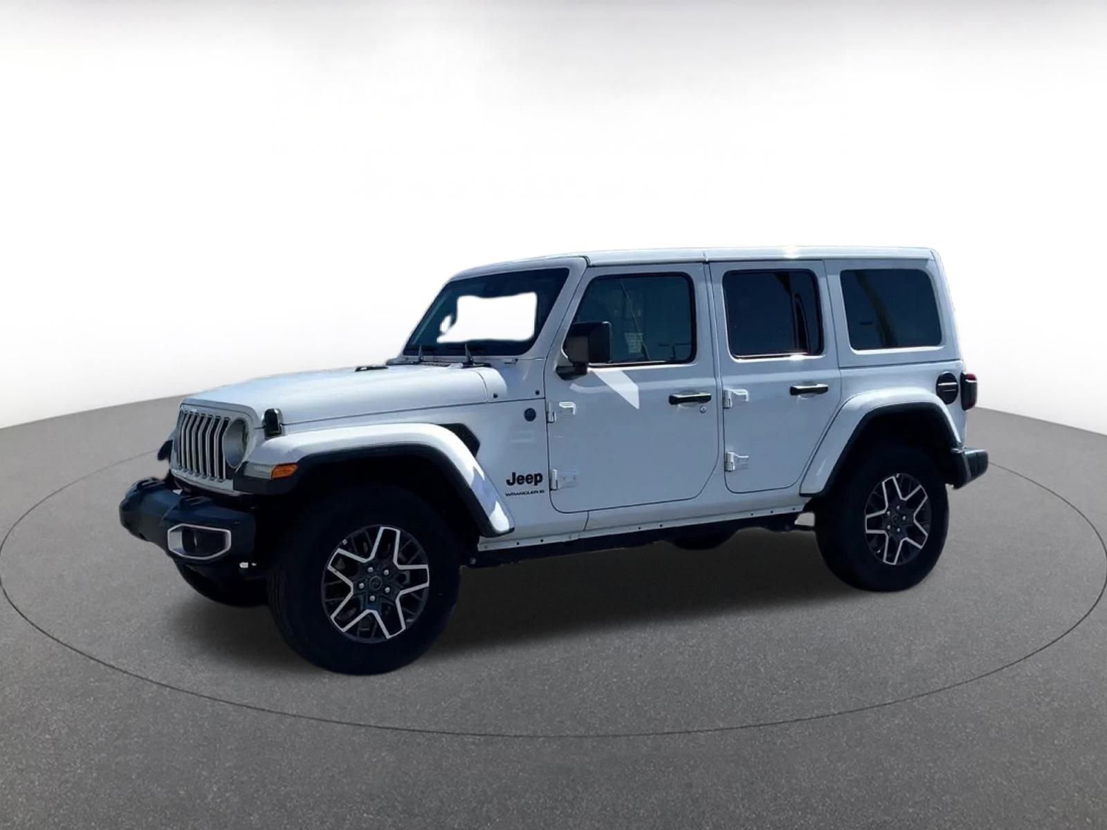 Used 2025 Jeep Wrangler Sahara image 8