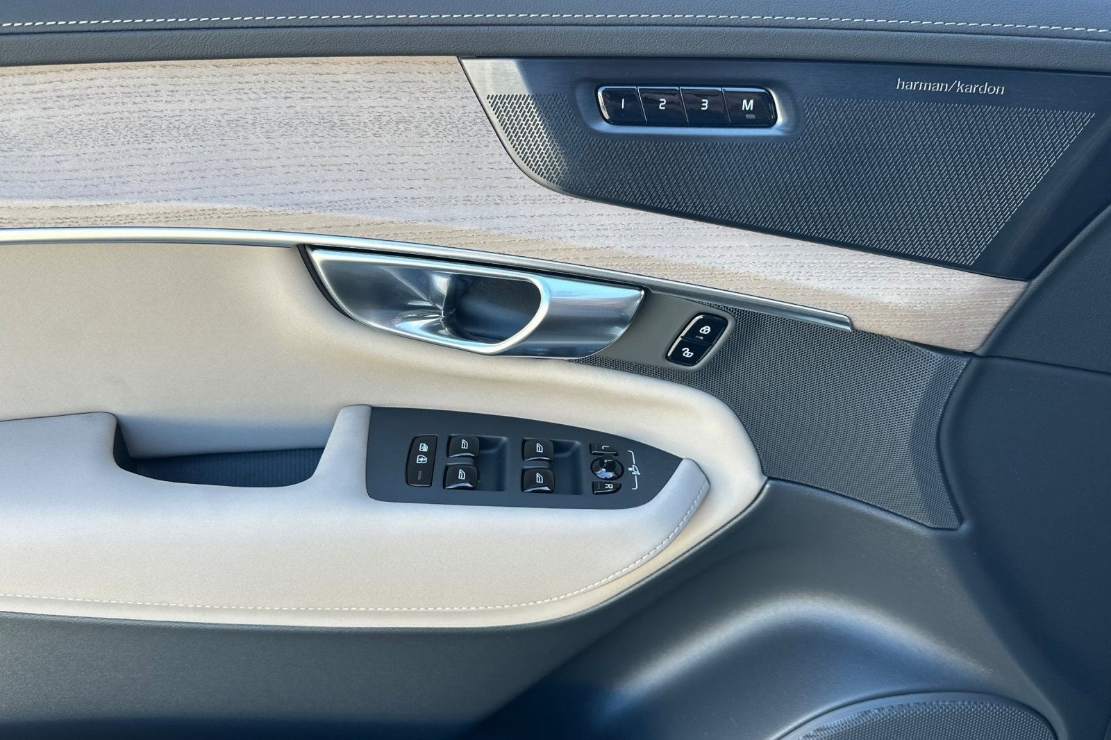 New 2026 Volvo XC90 T8 Plus image 14