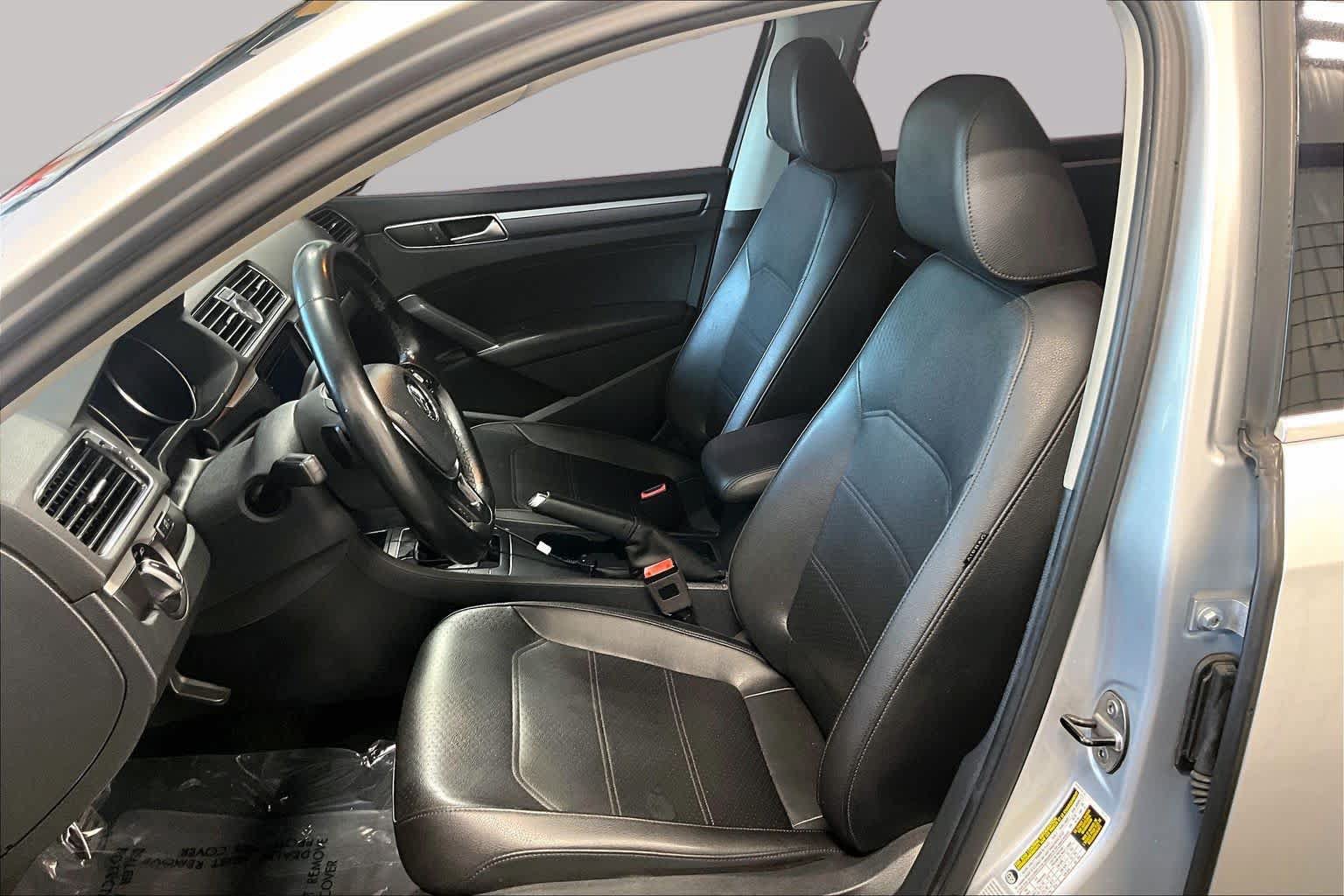 Used 2017 Volkswagen Passat 1.8T R-Line FWD image 9