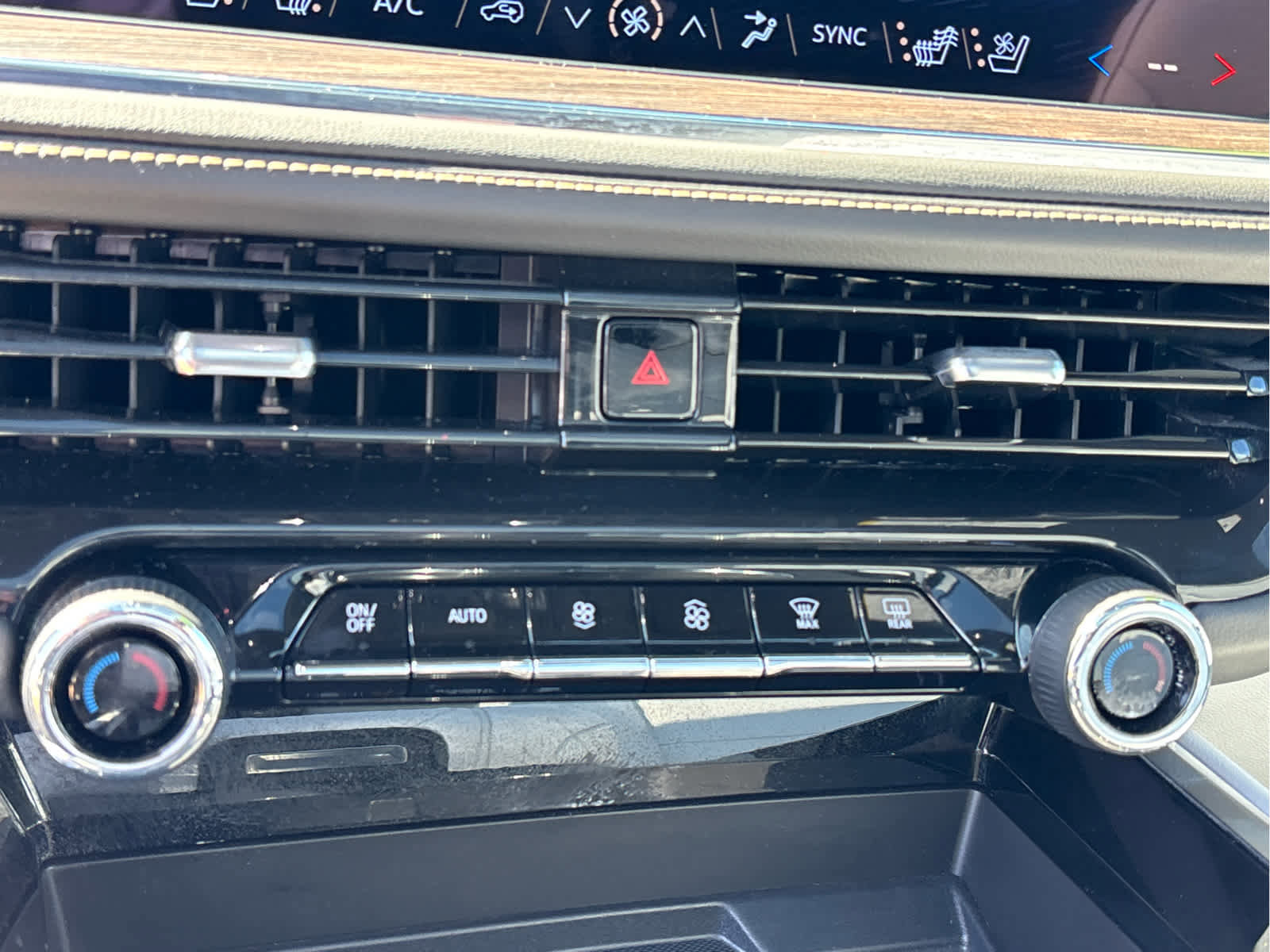 Certified 2025 Chevrolet Suburban Premier image 19