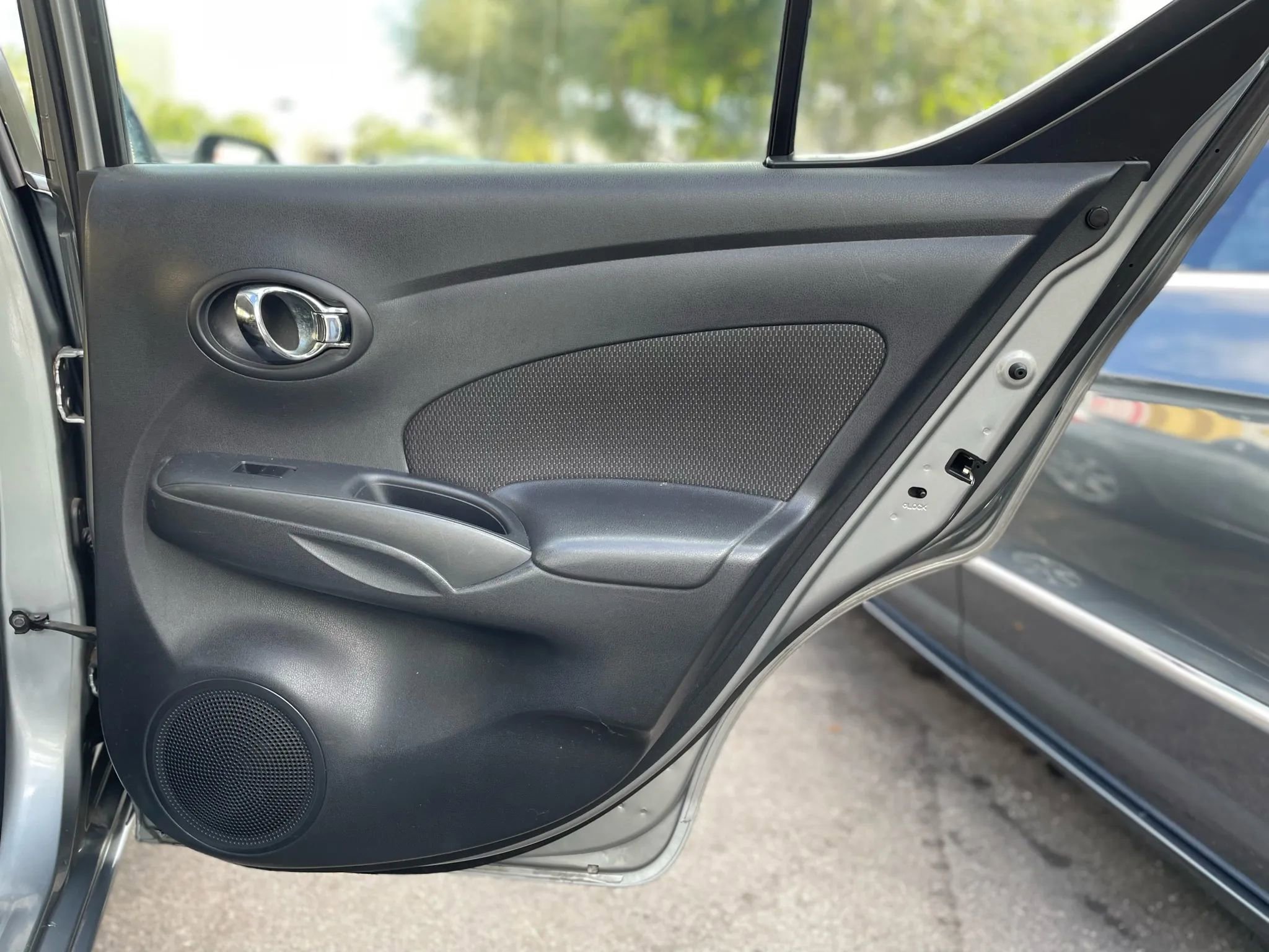 Used 2012 Nissan Versa SL image 29