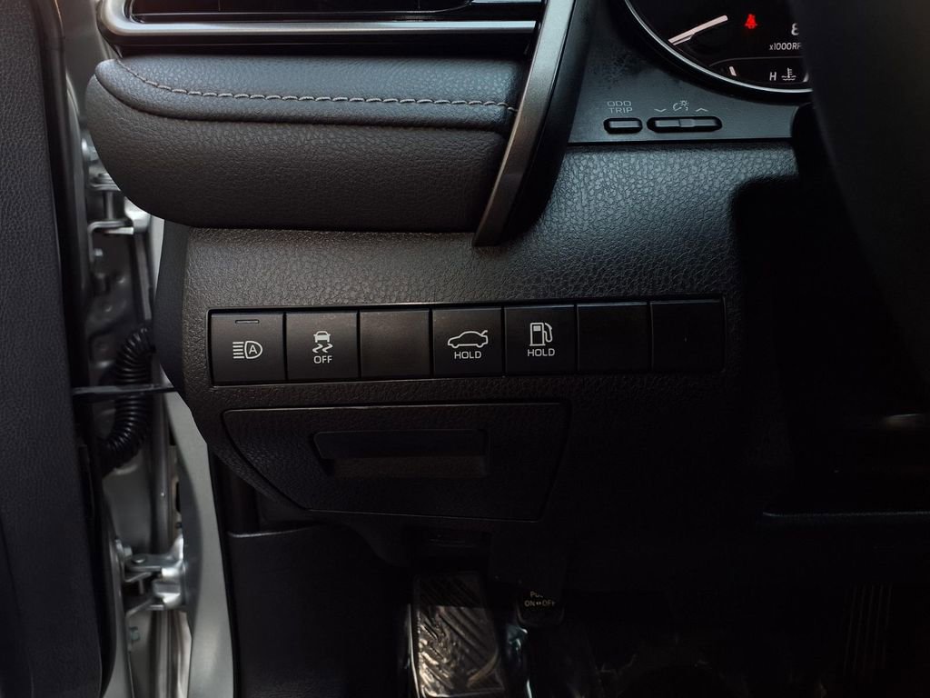 Certified 2022 Toyota Camry SE w/ Convenience Package image 15