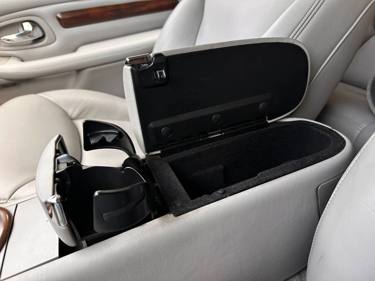 Used 1998 Lincoln Mark VIII RWD image 54