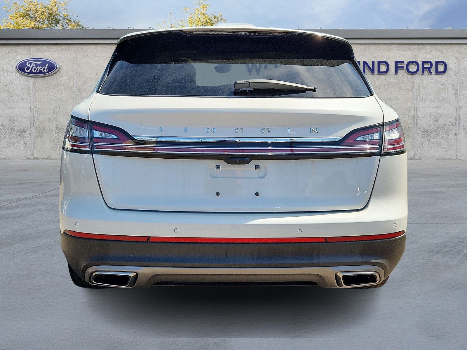 Used 2023 Lincoln Nautilus Reserve w/ Equipment Group 201A AWD/4WD image 5